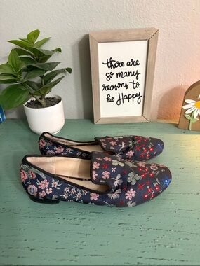 Vince Camuto Navy Floral Embroidered Slip-On Loafers